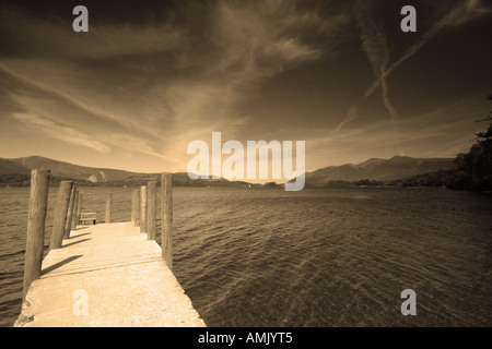 Une photographie d'une jetée de Derwent water dans le Lake District Cumbria Banque D'Images