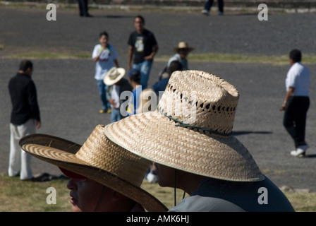 Les Mexicains du Mexique Mexique deux hommes indigènes sombrero Banque D'Images