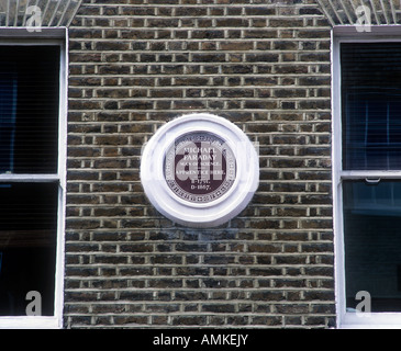 Inscription commémorative pour Michael Faraday sur le mur de 48 Blandford St Marylebone, Londres W1, où il était une fois un apprenti. Banque D'Images