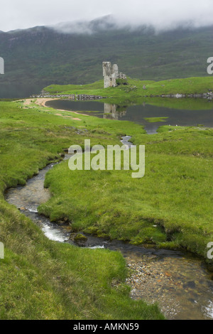 Ardvreck Castle sur les rives du Loch Assynt, dans les Highlands écossais 2005 Banque D'Images