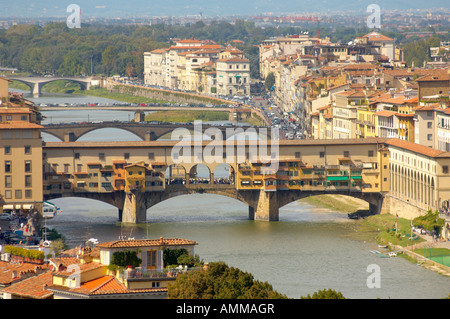 Vue panoramique sur le Ponte Vecchio Florence Italie Banque D'Images