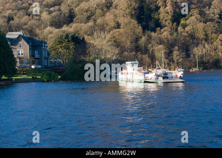 Le Bateau Mallard traversant le lac Windermere à Crow Holme près de Bowness Parc National de Lake District Cumbria England UK Banque D'Images