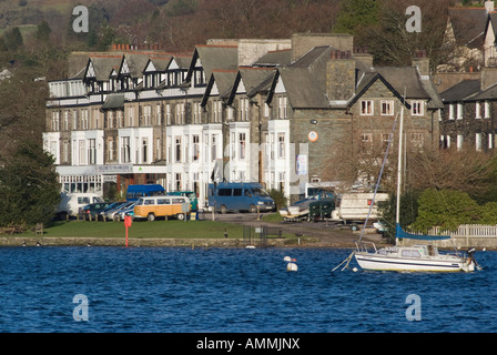 Terrasse de l'auberge de jeunesse y compris maisons Lakeland à Ambleside Lake District National Park Cumbria England Royaume-Uni Banque D'Images