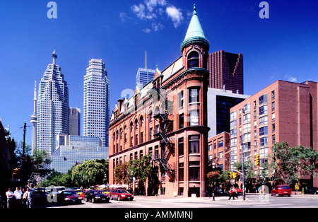 Le Flatiron building coin des rues Wellington et de l'église à Toronto ontario canada Banque D'Images