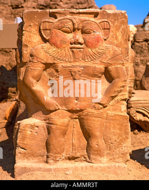Statue du dieu Bes,Temple d'Hathor, l'Égypte, bague romaine t52 Banque D'Images