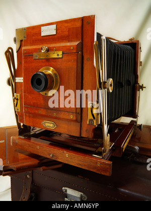 Sanderson double mouvement de la plaque demi-Vue en bois Appareil photo avec film diapositives Banque D'Images