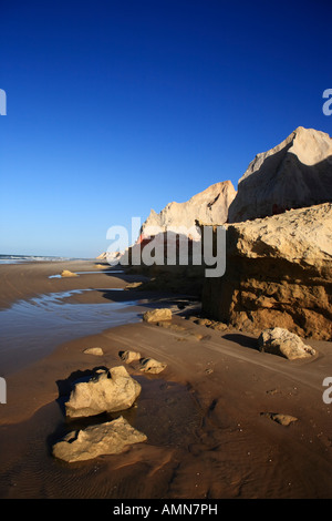 Vue sur Praia das fontes les ressorts entre plage Morro Branco et près de l'État de Ceara Fortaleza beberibe Brésil Banque D'Images