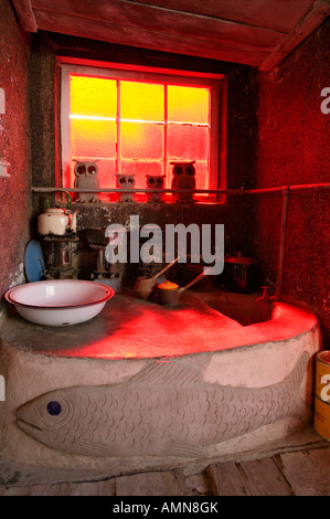 L'intérieur de l'Owl House par l'artiste Helen Martin. C'est maintenant une attraction touristique dans la ville de Nieu Bethesda. Banque D'Images