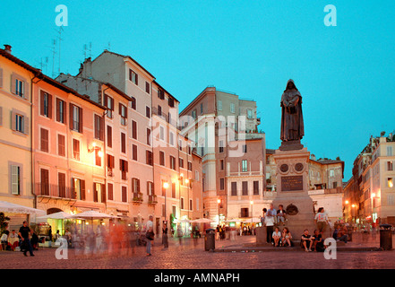 Campo de Fiori dans la soirée, Rome, Italie Banque D'Images