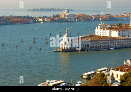 Vue aérienne de Saint Marc à Venise Guideca Canal vers l'Italie Banque D'Images