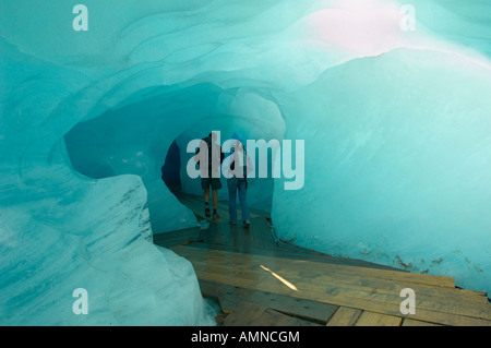 L'intérieur du glacier du Rhône. Le début du Rhône. Furkapass Alpes suisses. La Suisse. Banque D'Images