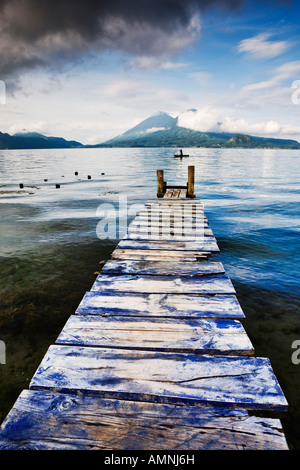 Quai sur le lac Atitlan, Santa Catarina Palopo, Guatemala Banque D'Images