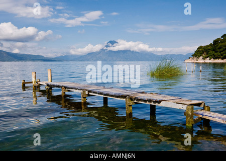 Quai sur le lac Atitlan, Santa Catarina Palopo, Guatemala Banque D'Images