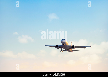 Avion dans le ciel Banque D'Images