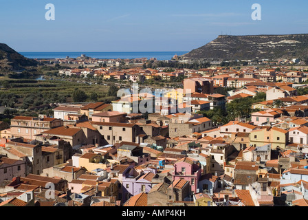 Dh BOSA SARDAIGNE fleuve Temo toits de la vieille ville Banque D'Images