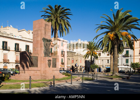 Dh 4 novembre Piazza BOSA SARDAIGNE War Memorial de Town Square Banque D'Images