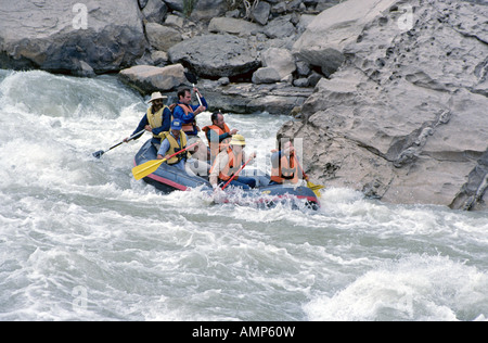 White Water Rafting dans le canyon inférieur pays du Rio Grande à Big Bend National Park Banque D'Images