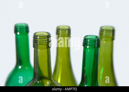 Bouteilles vert lavés et prêts de recyclage Banque D'Images