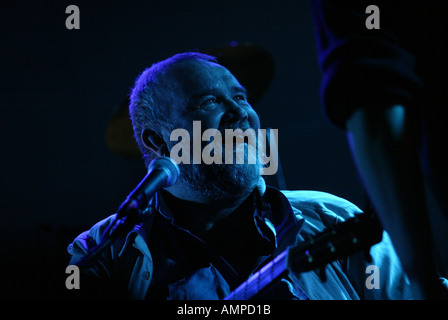 Musicien guitariste et chanteur John Martyn en concert à l'usine Ballydugan dans le cadre de la descendre avec le Festival de Blues Banque D'Images