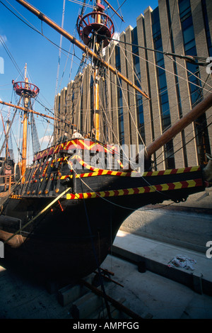 Angleterre Londres South Bank Réplique de Golden Hind Banque D'Images