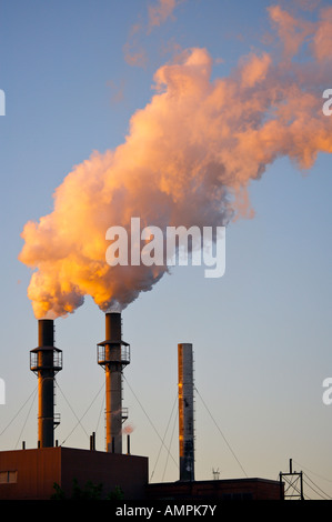 La pollution industrielle dans la ville de Sault Ste. Marie, entre le lac Supérieur et le lac Huron, Grands Lacs, l'Ontario, Canada. Banque D'Images