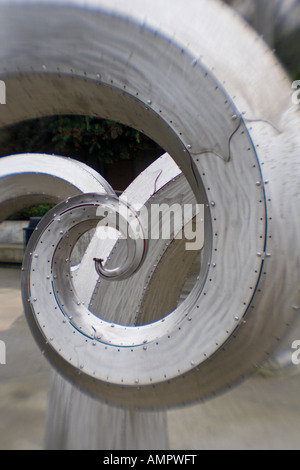 Public Art sculpture à Ballard Locks ondes d'aluminium riveté Banque D'Images