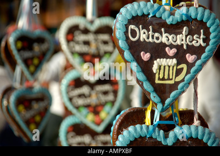 Souvenirs gingerbread hearts Oktoberfest Munich Bavaria Allemagne Banque D'Images