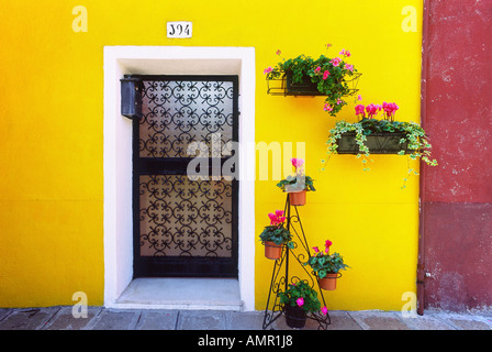 Avant de House, île de Burano, lagune de Venise, Italie Banque D'Images