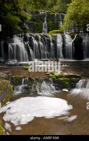 Purakaunui Falls, dans le sud de l'itinéraire touristique, Catlin's Highway, Otago, Côte Est, île du Sud, Nouvelle-Zélande Banque D'Images