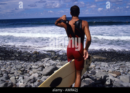 Surfer dans l'ÎLE DE TENERIFE Plage Bermejo Canaries Espagne Banque D'Images