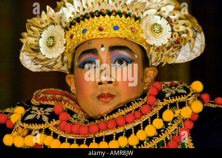 Danseur guerrier Performance du Palais d'Ubud Bali Indonesia Banque D'Images