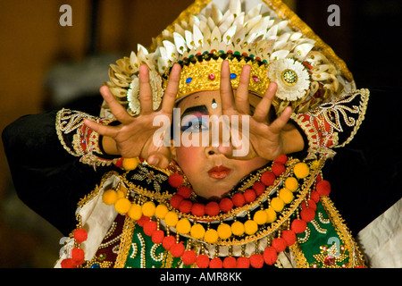 Danseur guerrier Performance du Palais d'Ubud Bali Indonesia Banque D'Images