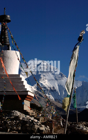 Monastère Rongbuk stupa et le mont Everest face nord du Tibet Himalaya Banque D'Images