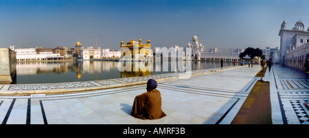 Amritsar Punjab Inde Sri Harmandir Sahib Sikh Temple d'or méditer Banque D'Images