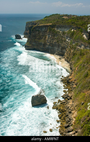 Rocky Cliff View de Ulu Watu Temple Hindou Bali Indonésie Banque D'Images