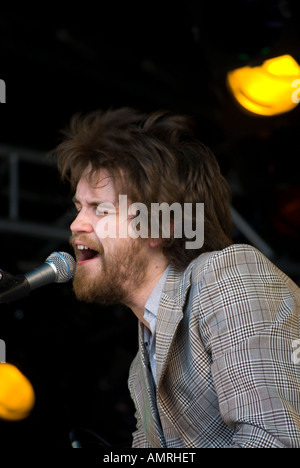 Le claviériste et chanteur Fyfe Dangerfield des Guillemots à Wychwood Festival 2007 Banque D'Images