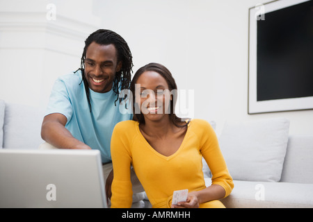 African couple looking at laptop Banque D'Images