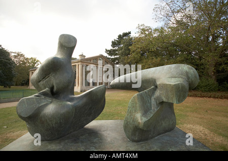 Sculpture de Henry Moore, deux morceau figure allongée 1969 points Banque D'Images