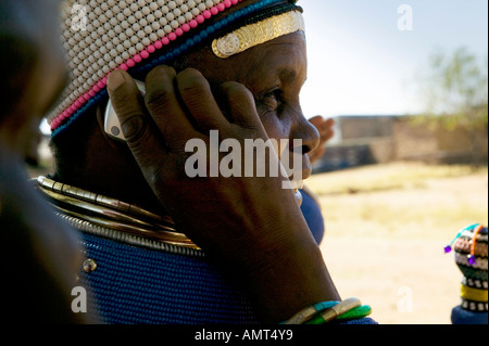 Mesdames Ndebele, Mabhoko Cultural Village, North Western Province (Afrique du Sud). Banque D'Images