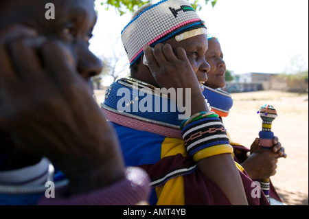 Mesdames Ndebele, Mabhoko Cultural Village, North Western Province (Afrique du Sud). Banque D'Images