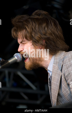 Le claviériste et chanteur Fyfe Dangerfield des Guillemots à Wychwood Festival 2007 Banque D'Images