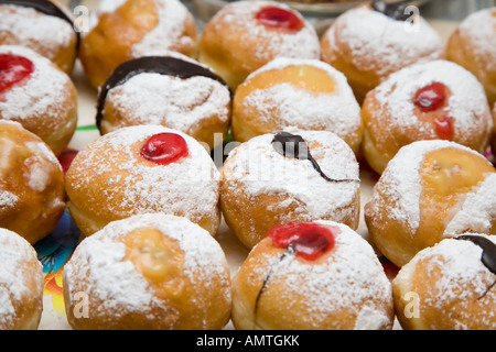 Stock Photo de Sufganiyot juive traditionnelle Donuts Banque D'Images