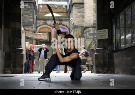 La rue du groupe coréen présentant leur spectacle 'Jump' à Edimbourg Banque D'Images