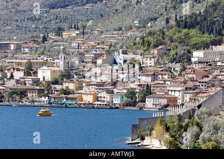 Vue sur le village, Limone sul Garda, Lac de Garde, Italie Banque D'Images