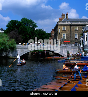 Plates sur la rivière Cam par Mill Lane Cambridge en Angleterre Banque D'Images
