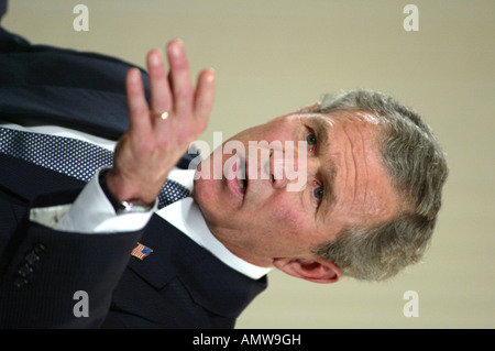 Le président G.W. Bush lors d'une conférence de presse à l'East Room de la Maison Blanche le 13 avril 2004 Banque D'Images