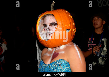 Costume d'élaborer toutes les âmes Procession le Jour des Morts Les Dia de los Muertos Tucson Arizona 2007 Banque D'Images