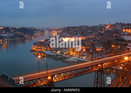 Porto et la rivière Douro dans la lumière du soir, Portugal, Porto Banque D'Images