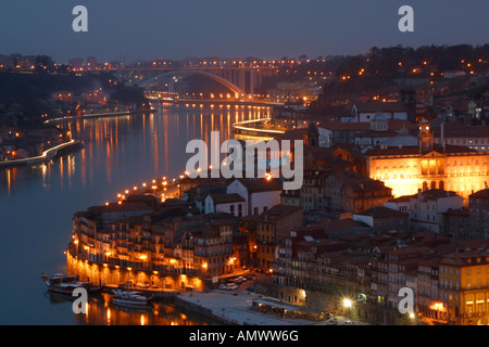 Porto et la rivière Douro dans la lumière du soir, Portugal, Porto Banque D'Images