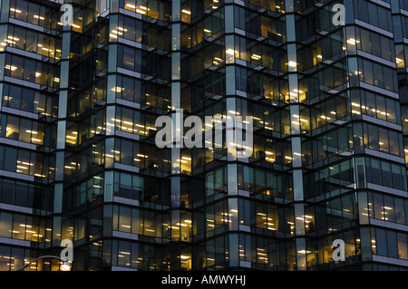 Bâtiment moderne de verre et de métal mur texture de fond abstrait Banque D'Images